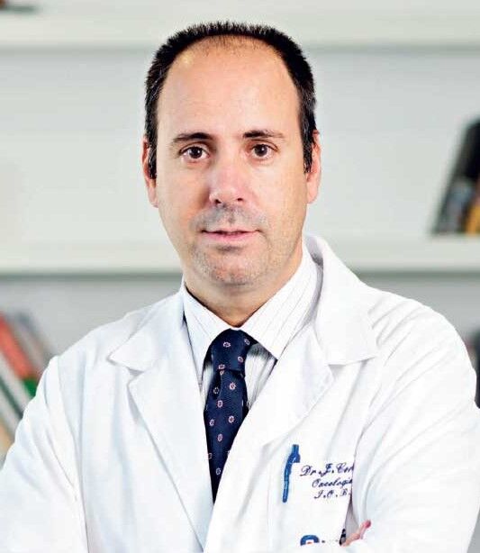 Médico Cirurgião-urologista, candidato a ciências médicas Tiago